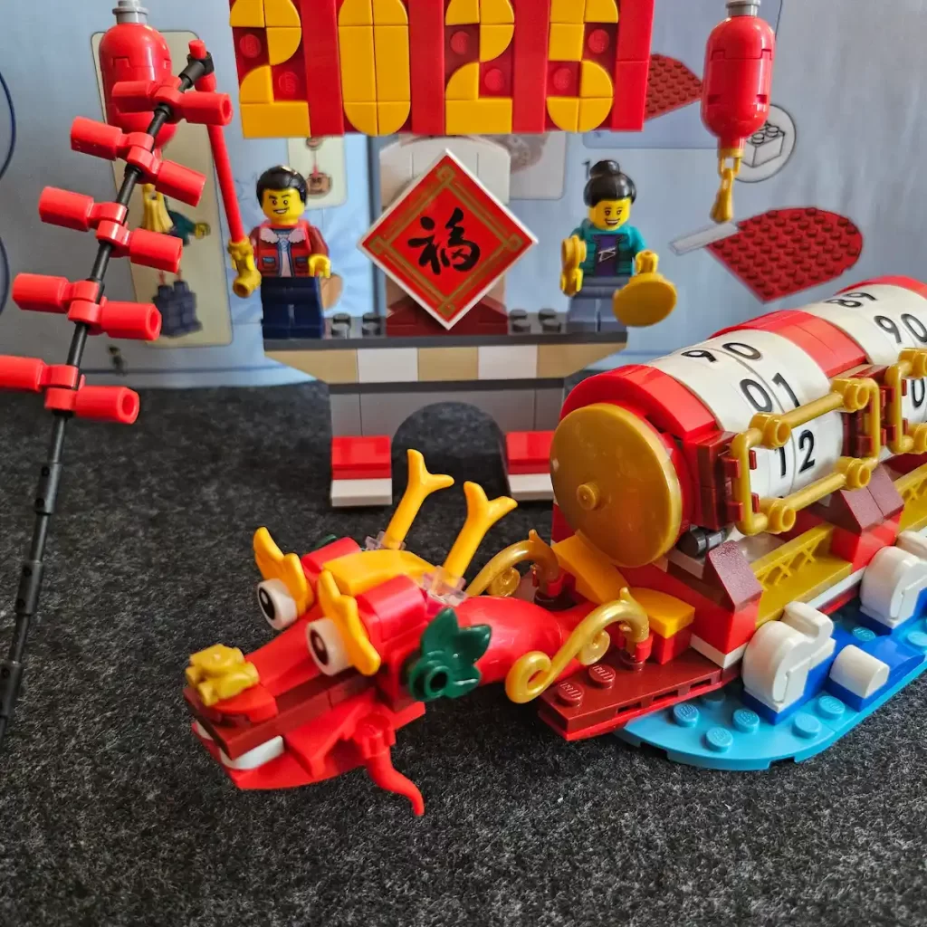 LEGO 40678 Festival Calendar Reviewed by angelofdeathWHV 5