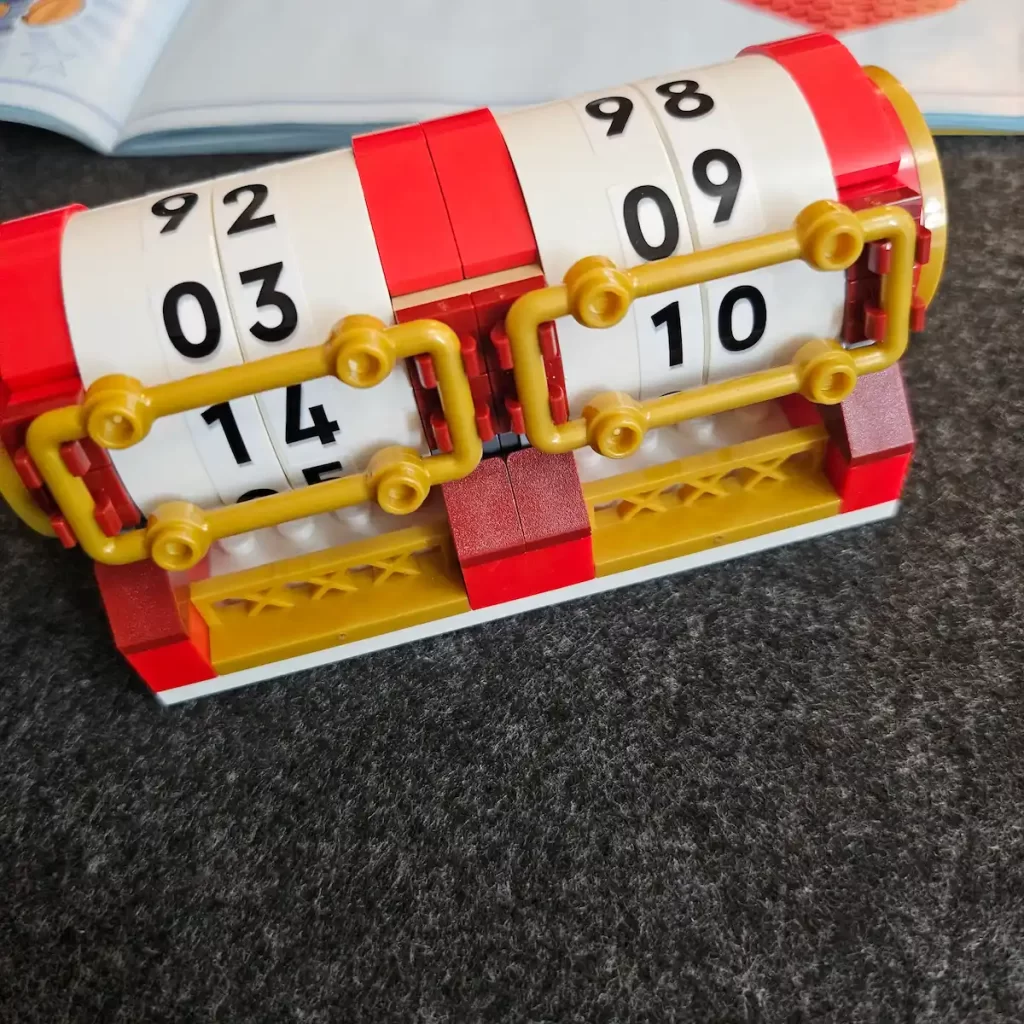 the Calendar of LEGO 40678 Festival Calendar Reviewed by angelofdeathWHV 6