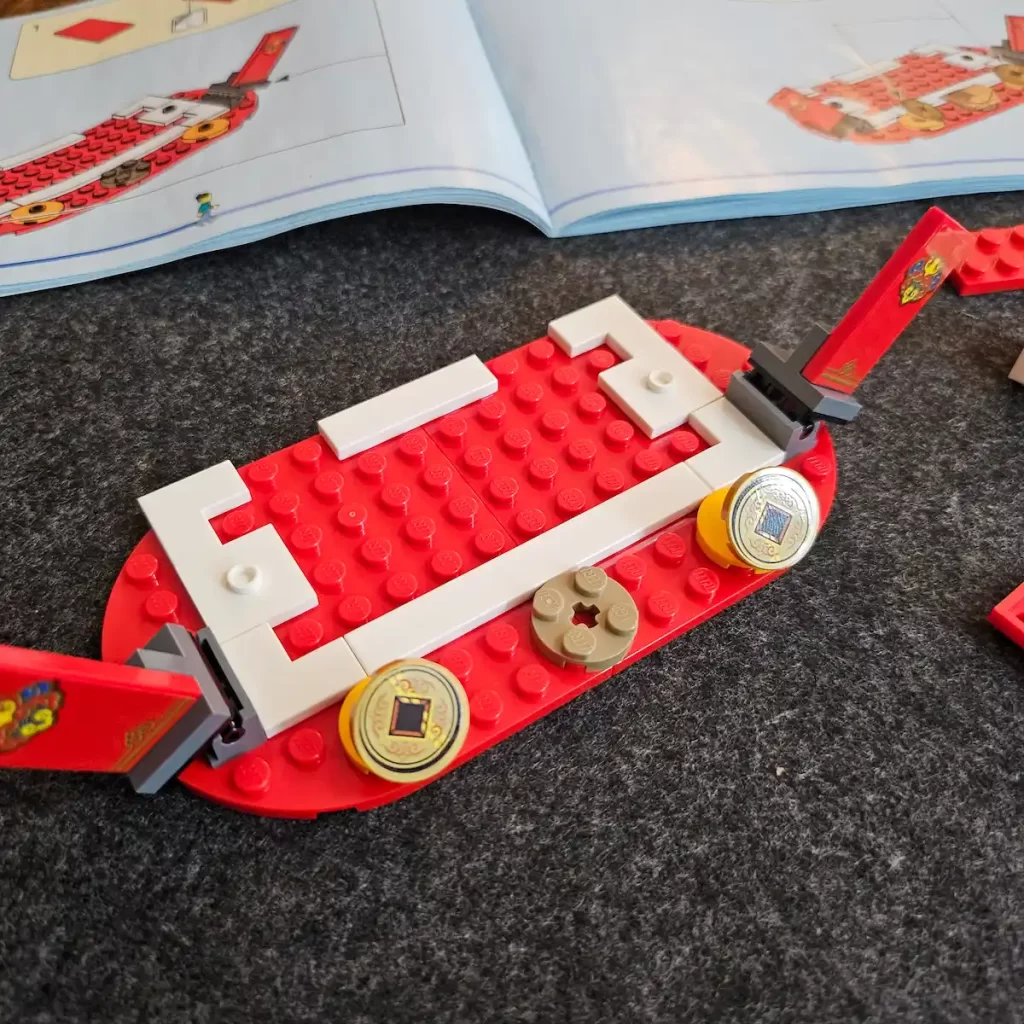 the base of fu door of LEGO 40678 Festival Calendar Reviewed by angelofdeathWHV 3