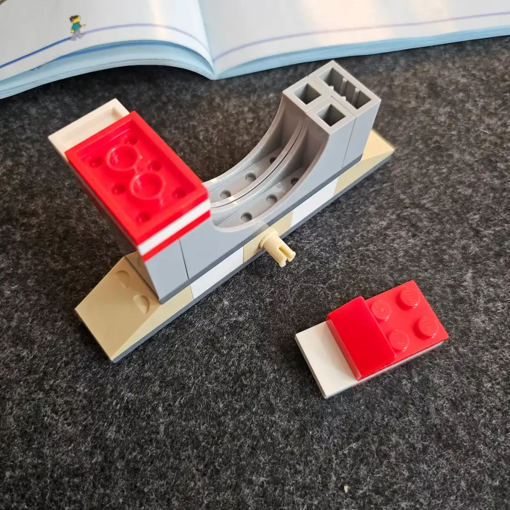 the base of fu door of LEGO 40678 Festival Calendar Reviewed by angelofdeathWHV 5