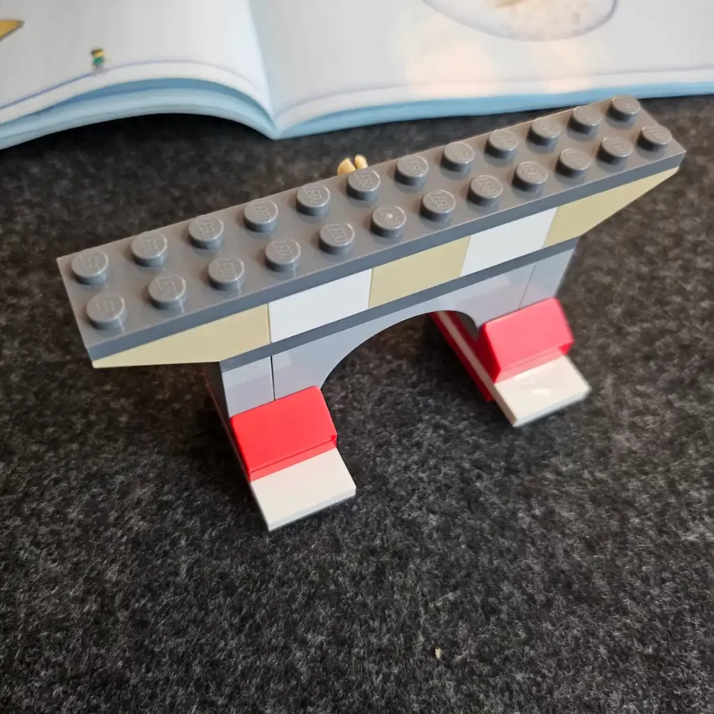 the base of fu door of LEGO 40678 Festival Calendar Reviewed by angelofdeathWHV 6