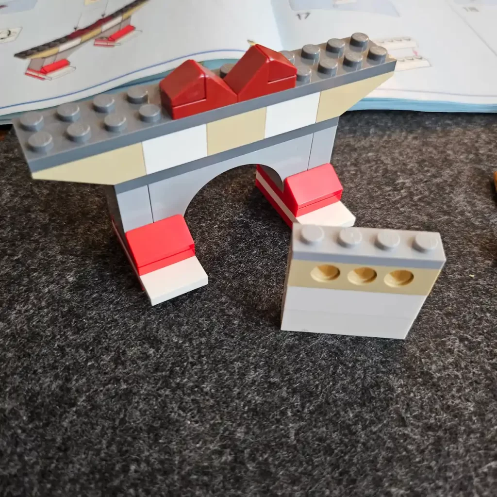 the base of fu door of LEGO 40678 Festival Calendar Reviewed by angelofdeathWHV 7