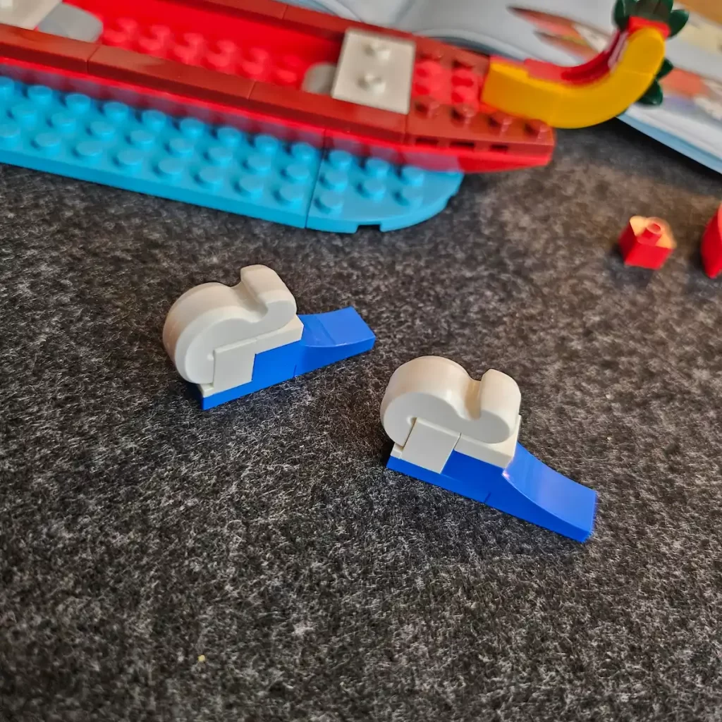 the dragon feets of LEGO 40678 Festival Calendar Reviewed by angelofdeathWHV 3