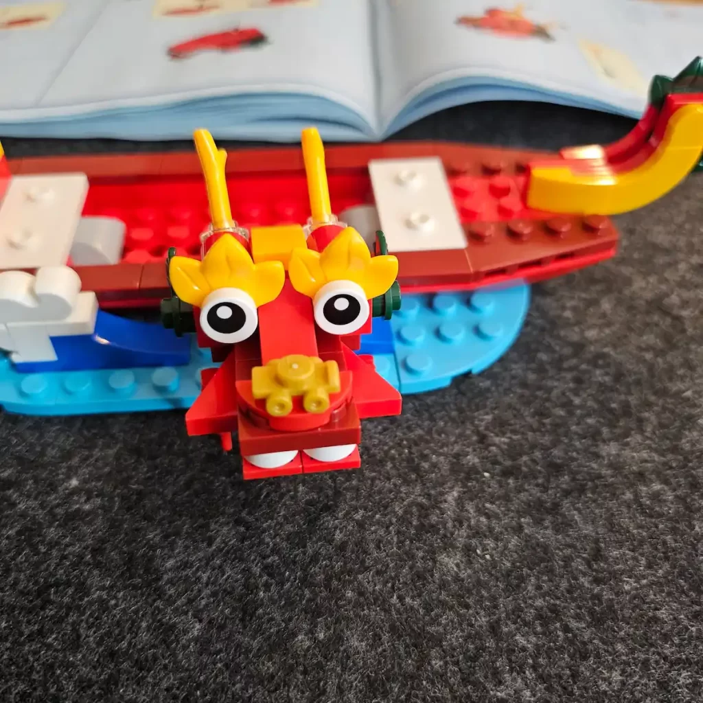 the dragon head of LEGO 40678 Festival Calendar Reviewed by angelofdeathWHV 2