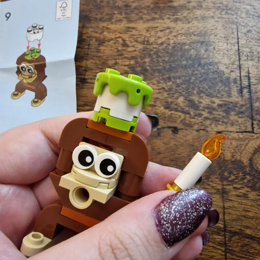 the monkey with cake of LEGO 30689 Birthday Party Animals reviewed by angelofdeathWHV