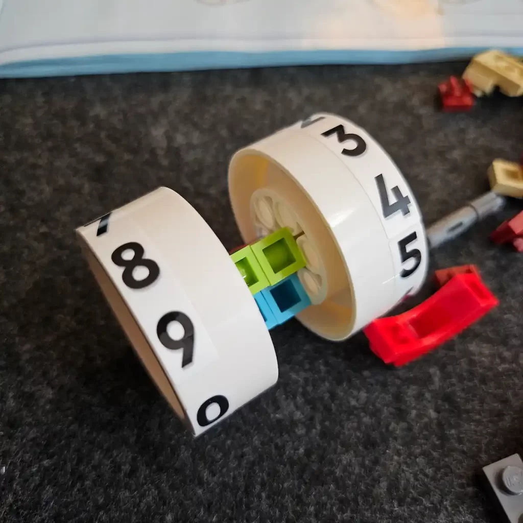 the number of the Calendar of LEGO 40678 Festival Calendar Reviewed by angelofdeathWHV 2