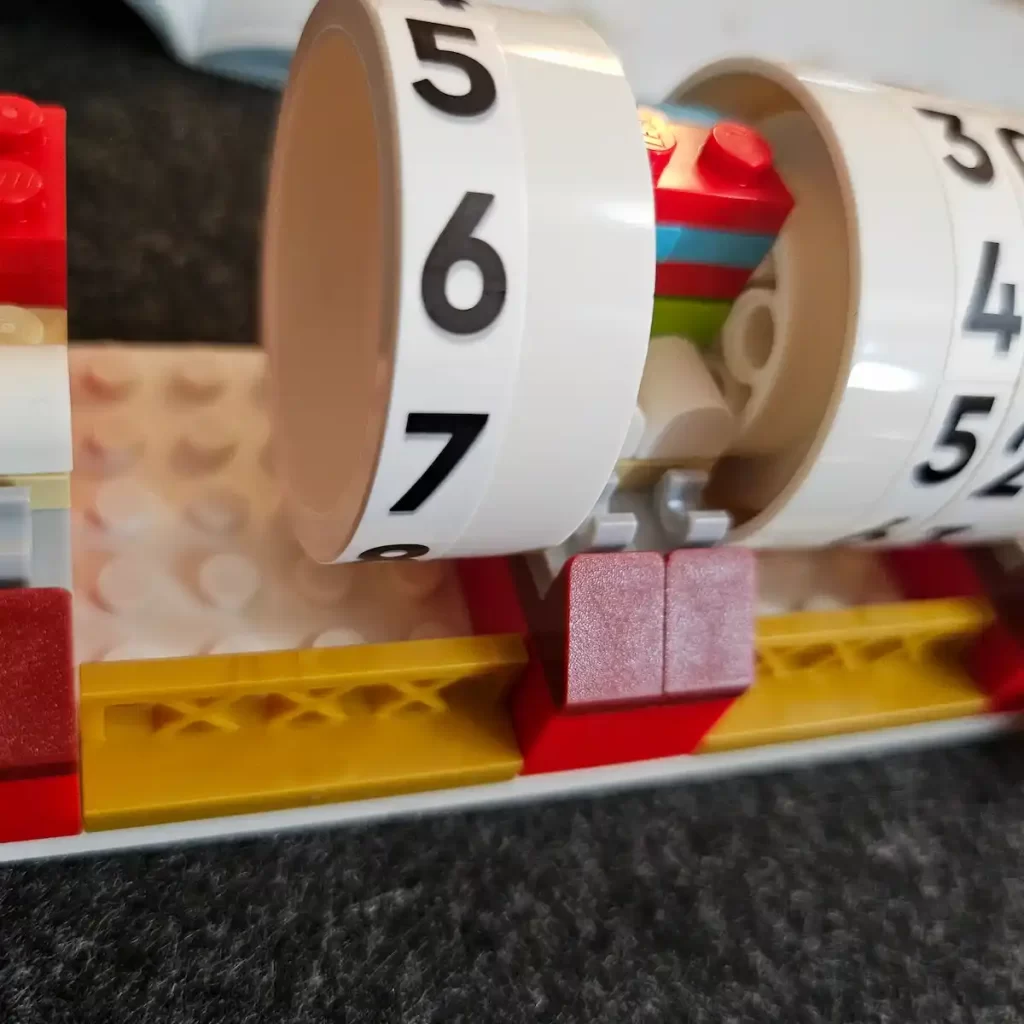 the number on the Calendar of LEGO 40678 Festival Calendar Reviewed by angelofdeathWHV 4