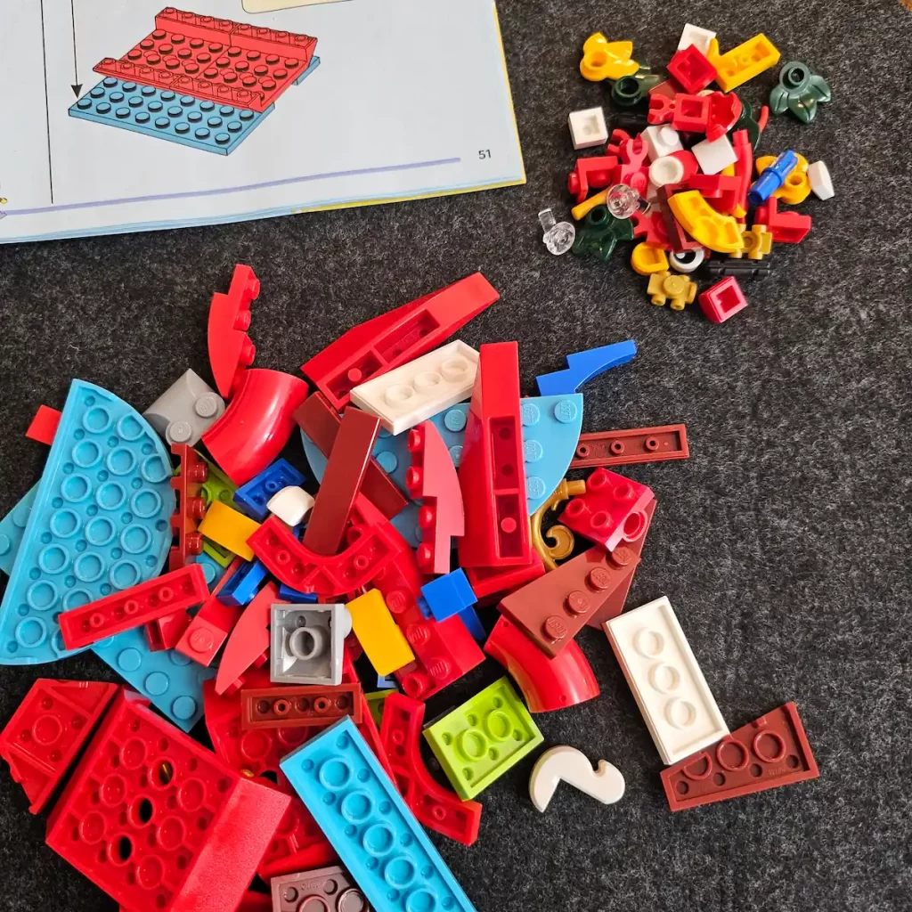 the pieces of dragon of LEGO 40678 Festival Calendar Reviewed by angelofdeathWHV