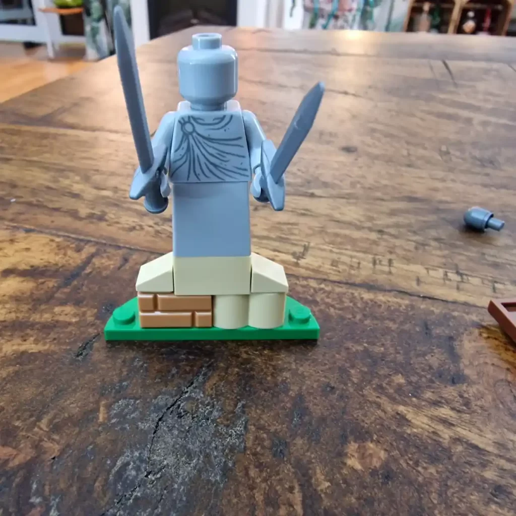 the Stone statue minifigure of Harry Potter 30706 Quidditch™ Lesson photo taked by angelofdeathWHV 1