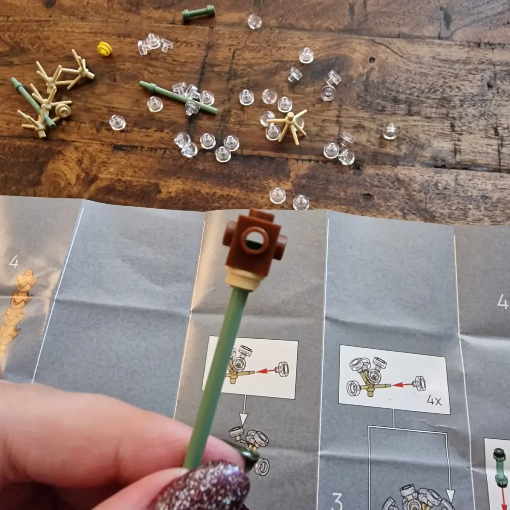 the dandelion stem of LEGO Botanical 30701 Field Flowers reviewed by angelofdeathWHV