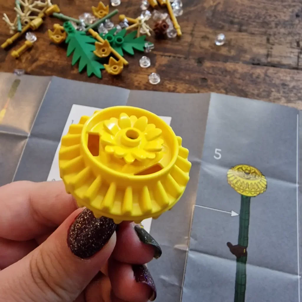 the flower of LEGO Botanical 30701 Field Flowers reviewed by angelofdeathWHV 2