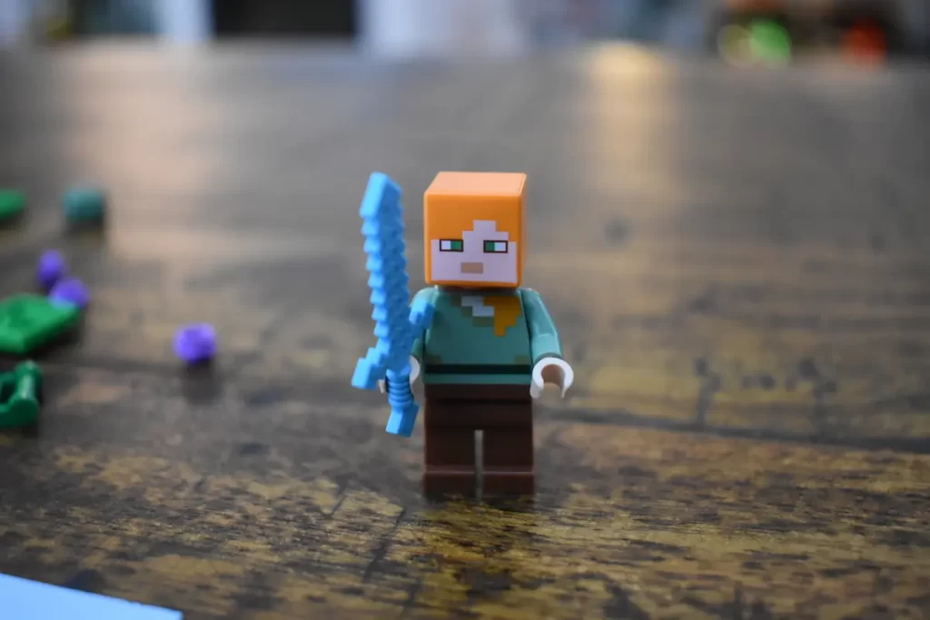 the minifigure with sword of LEGO MINECRAFT 30705 The Lush Cave Fight Reviewed by angelofdeathWHV