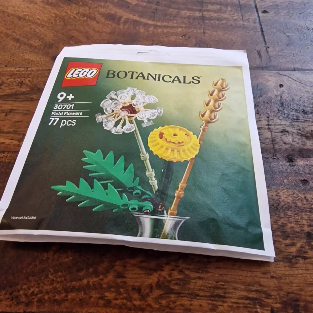 the package of LEGO Botanical 30701 Field Flowers reviewed by angelofdeathWHV