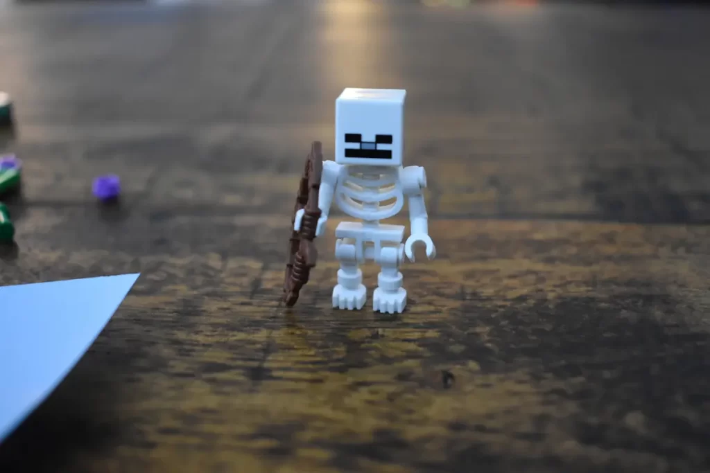 the skeleton minifigure of LEGO MINECRAFT 30705 The Lush Cave Fight Reviewed by angelofdeathWHV