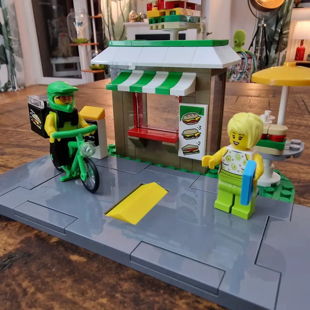 LEGO City 40578 Sandwich Shop, photo taked by angelofdeathWHV 6