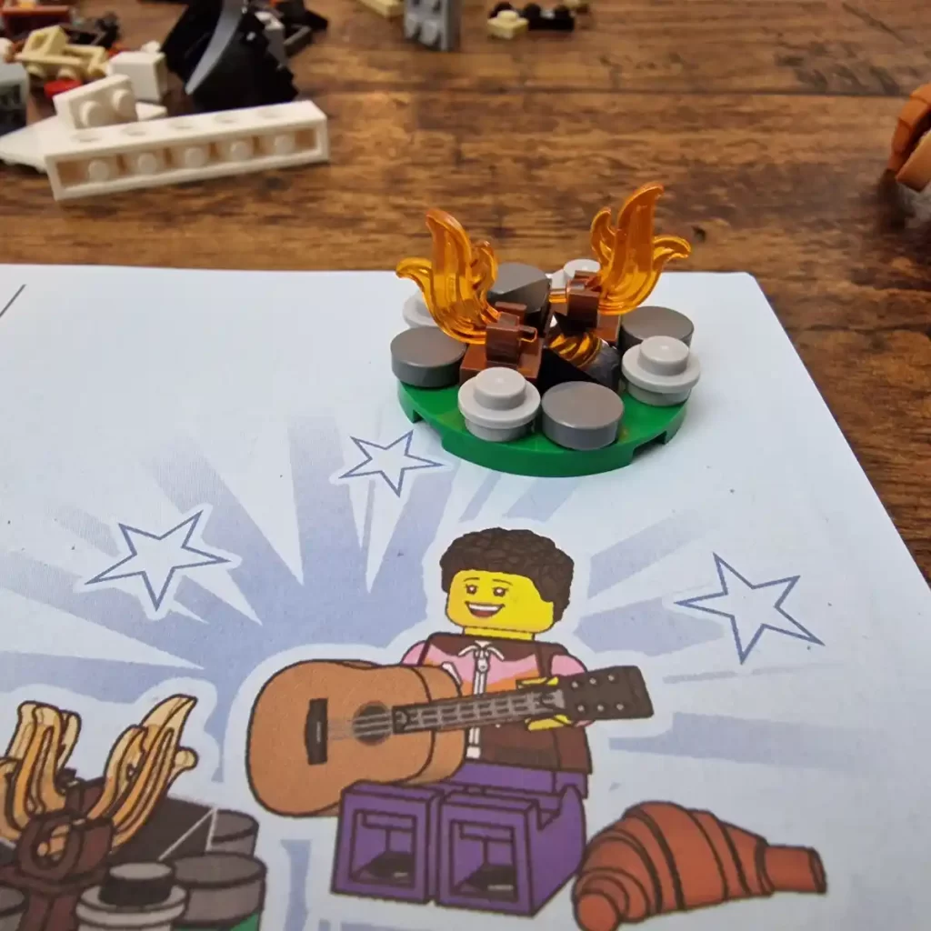 the Campfire of LEGO City 60454 Holiday Adventure Camper Van photo taked by angelofdeathWHV
