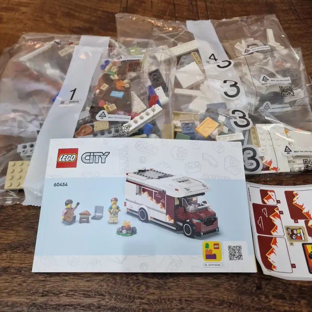 the instruction of LEGO City 60454 Holiday Adventure Camper Van photo taked by angelofdeathWHV