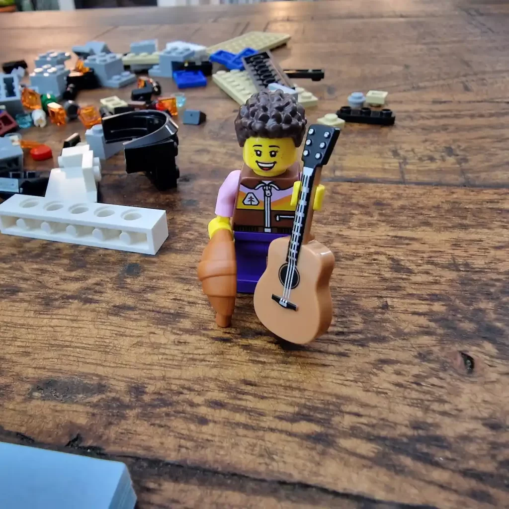 the minifigure of LEGO City 60454 Holiday Adventure Camper Van photo taked by angelofdeathWHV