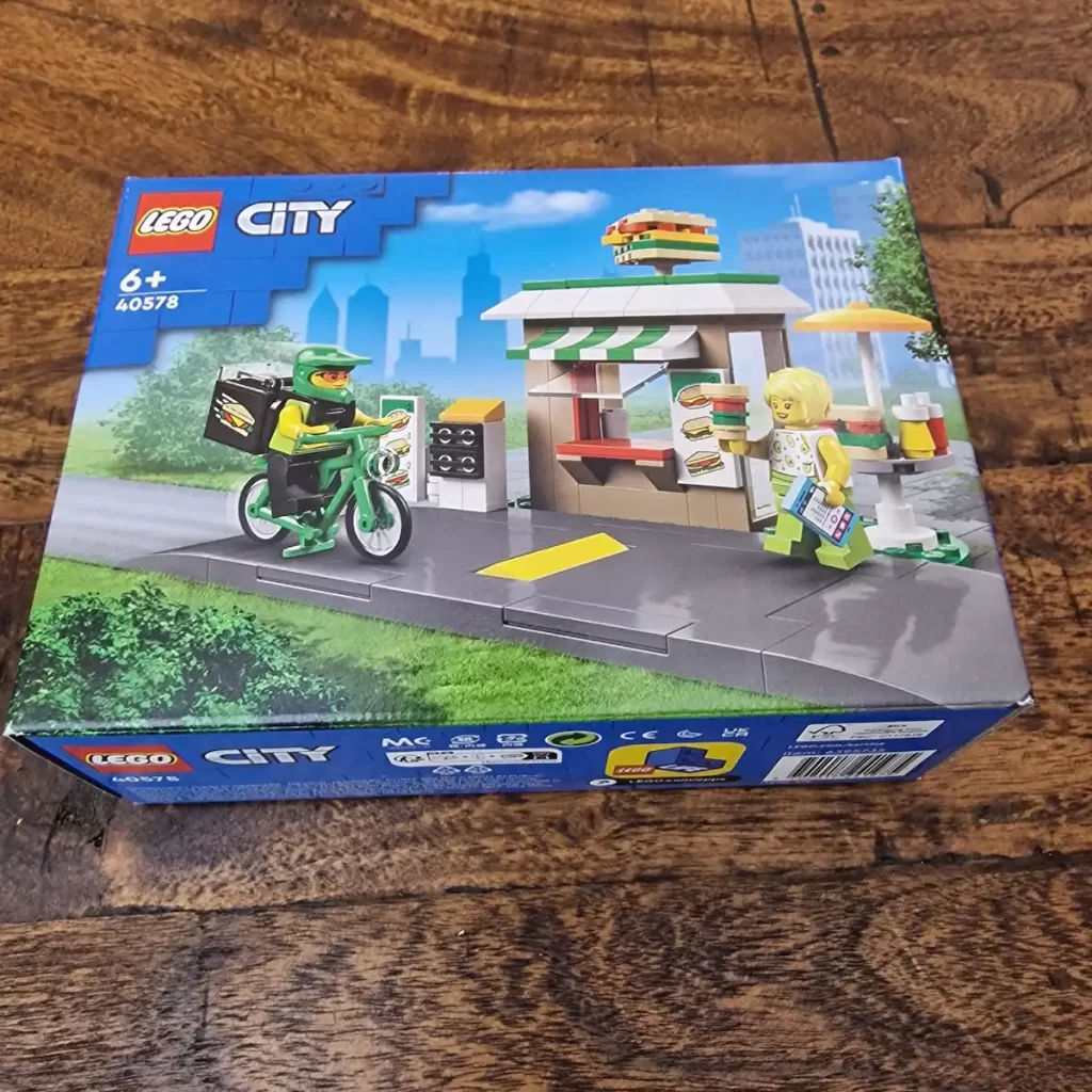 the package of LEGO City 40578 Sandwich Shop, photo taked by angelofdeathWHV