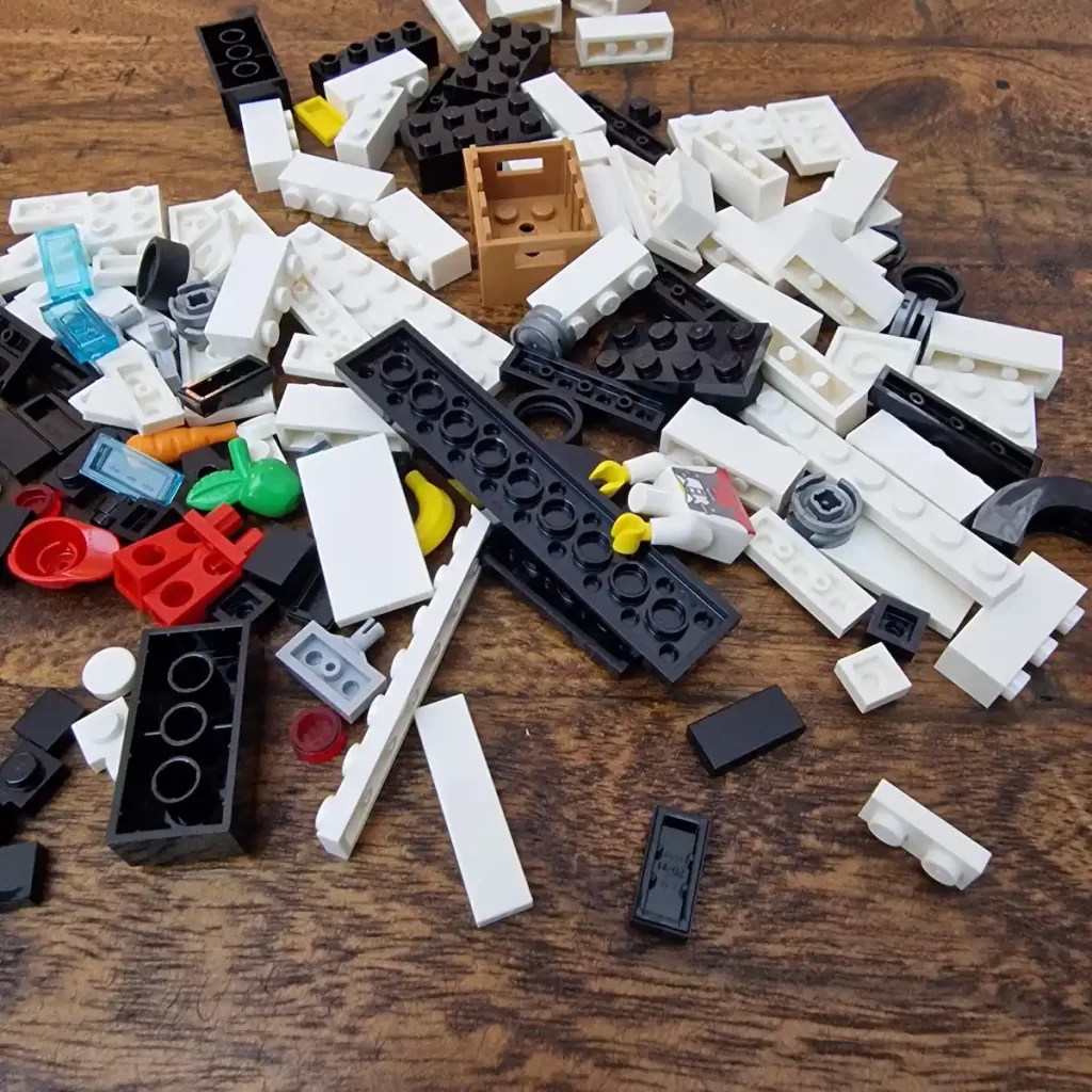 the parts of LEGO PicNic Nederland delivery van, photo take by by angelofdeathWHV
