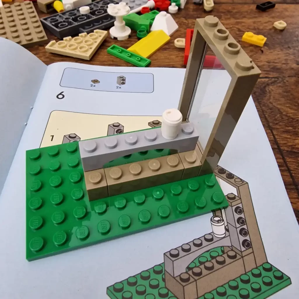the unfinished LEGO City 40578 Sandwich Shop, photo taked by angelofdeathWHV
