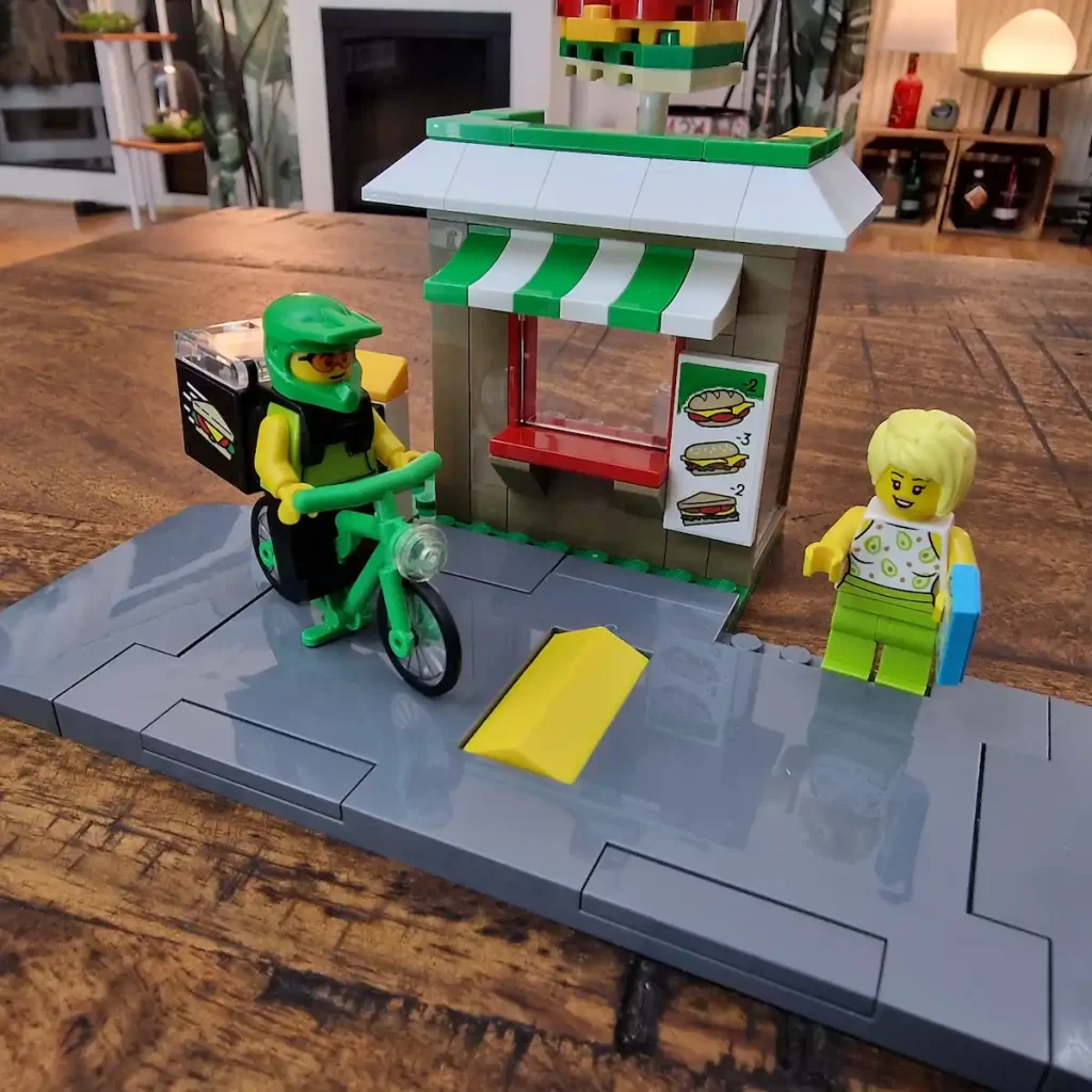 the unfinished LEGO City 40578 Sandwich Shop, photo taked by angelofdeathWHV 9
