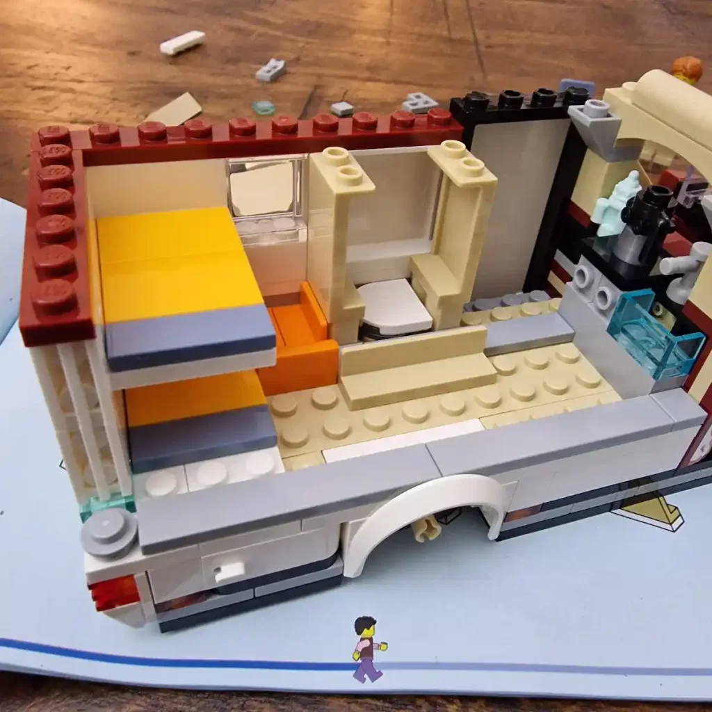 the unfinished of LEGO City 60454 Holiday Adventure Camper Van photo taked by angelofdeathWHV 24 (2)
