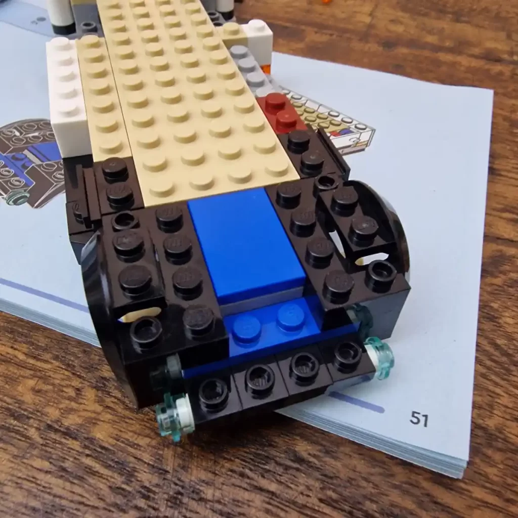 the unfinished of LEGO City 60454 Holiday Adventure Camper Van photo taked by angelofdeathWHV 8