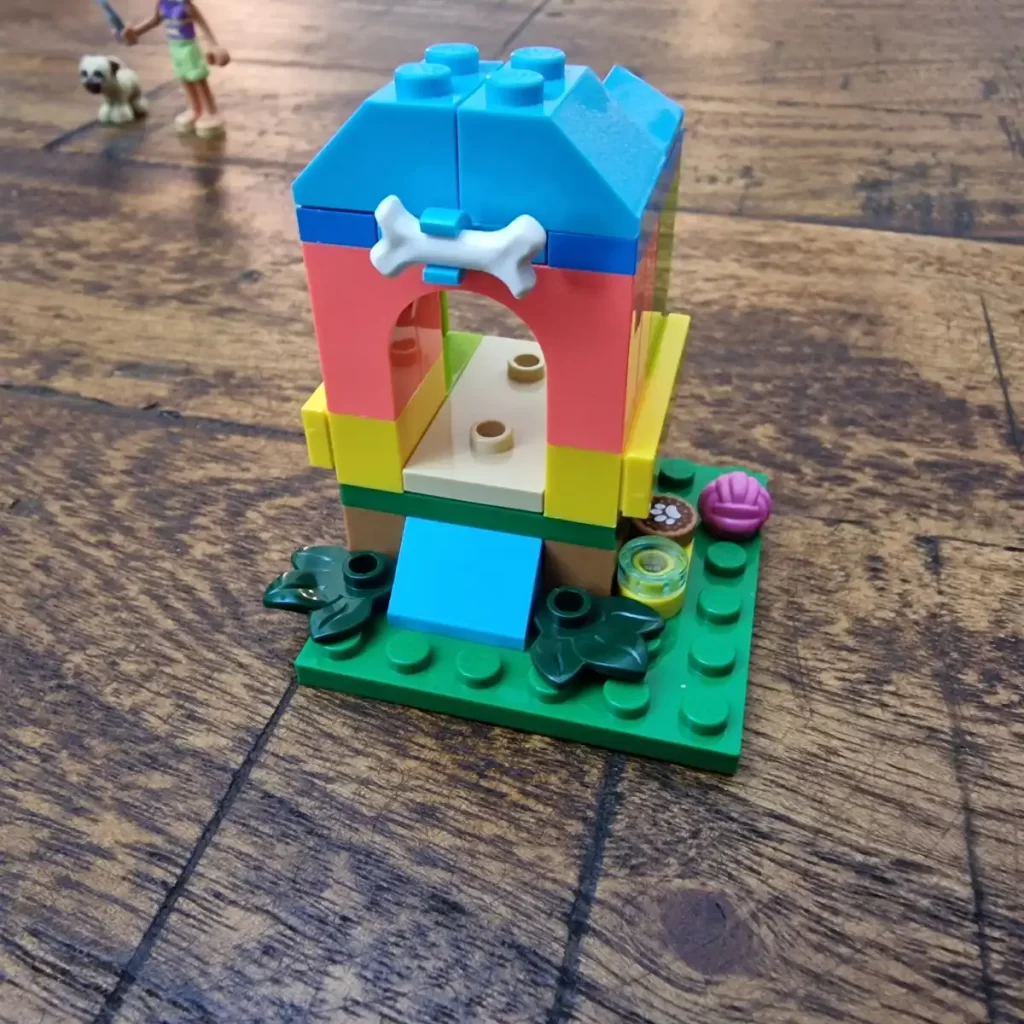 the LEGO Friends 30697 Nova's Doghouse Build， photo taked by angelofdeathWHV 2 