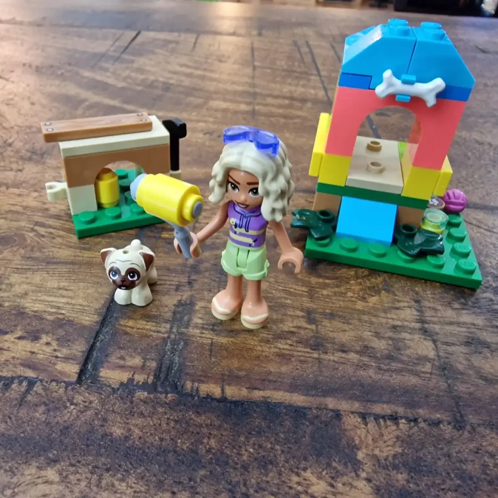 the LEGO Friends 30697 Nova's Doghouse Build， photo taked by angelofdeathWHV 3