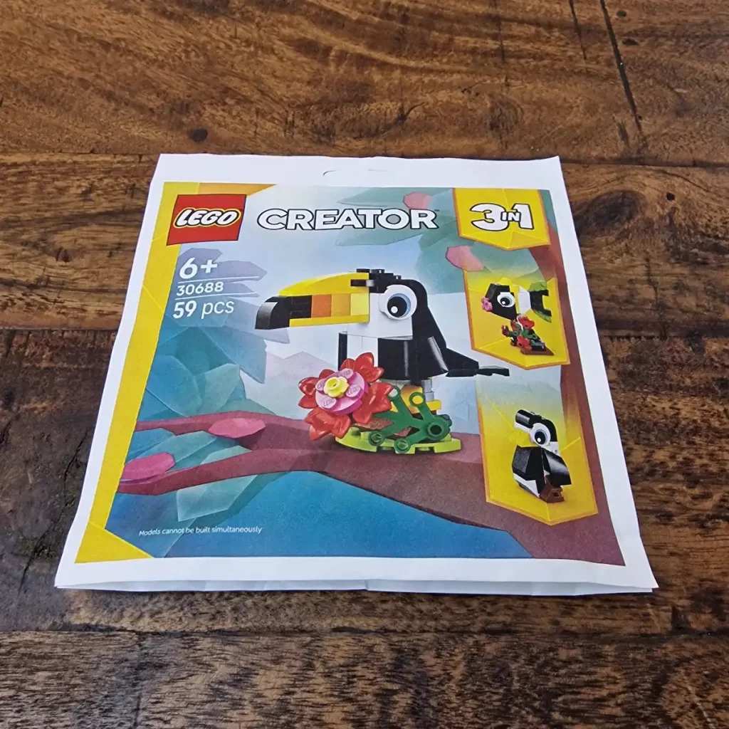 the package of LEGO Creator 3 in 1 30688 Tropical Toucan, photo taked by angelofdeathWHV