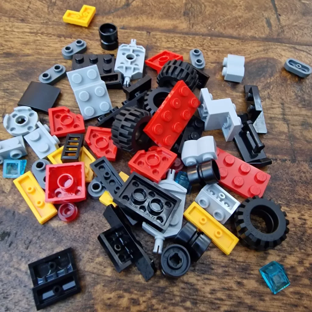 the parts of LEGO Creator 3 in 1 30691 Mini Convertible Monster Truck angelofdeathWHV