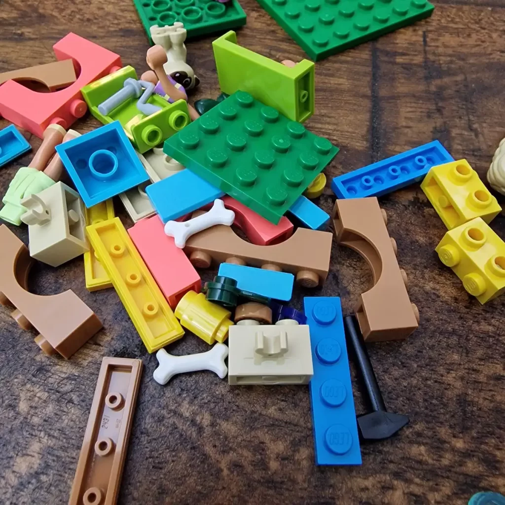 the parts of LEGO Friends 30697 Nova's Doghouse Build， photo taked by angelofdeathWHV
