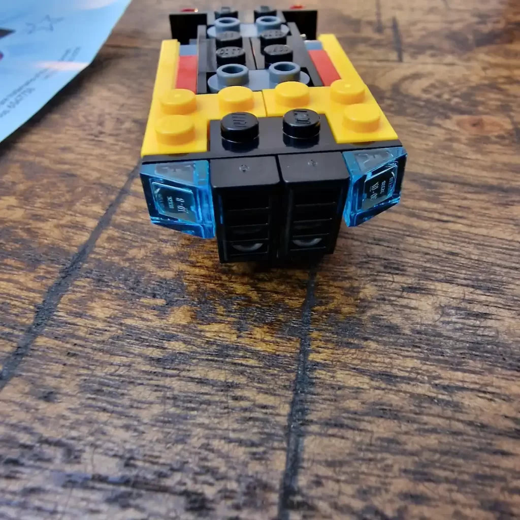 the unfinished LEGO Creator 3 in 1 30691 Mini Convertible Monster Truck, photo taked by angelofdeathWHV 5