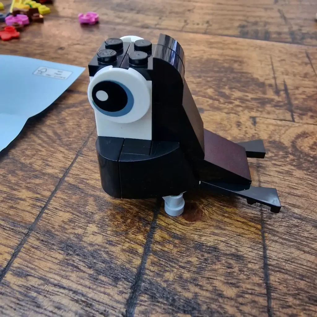 the uninished LEGO Creator 3 in 1 30688 Tropical Toucan, photo taked by angelofdeathWHV 6