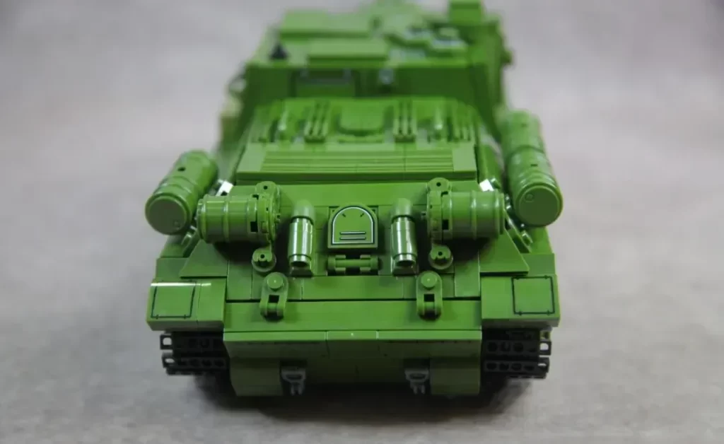 The external structure is sturdy enough that Panlos 632022 - SU 100 Tank Building Blocks won't fall off with just a touch, photo 2 taked by Xiao Yu Jie