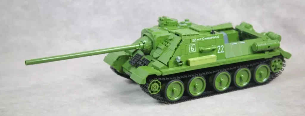 thanks to the rubber bands. the Panlos 632022 - SU 100 Tank Building Blocks glide effortlessly, photo 2 taked by Xiao Yu Jie