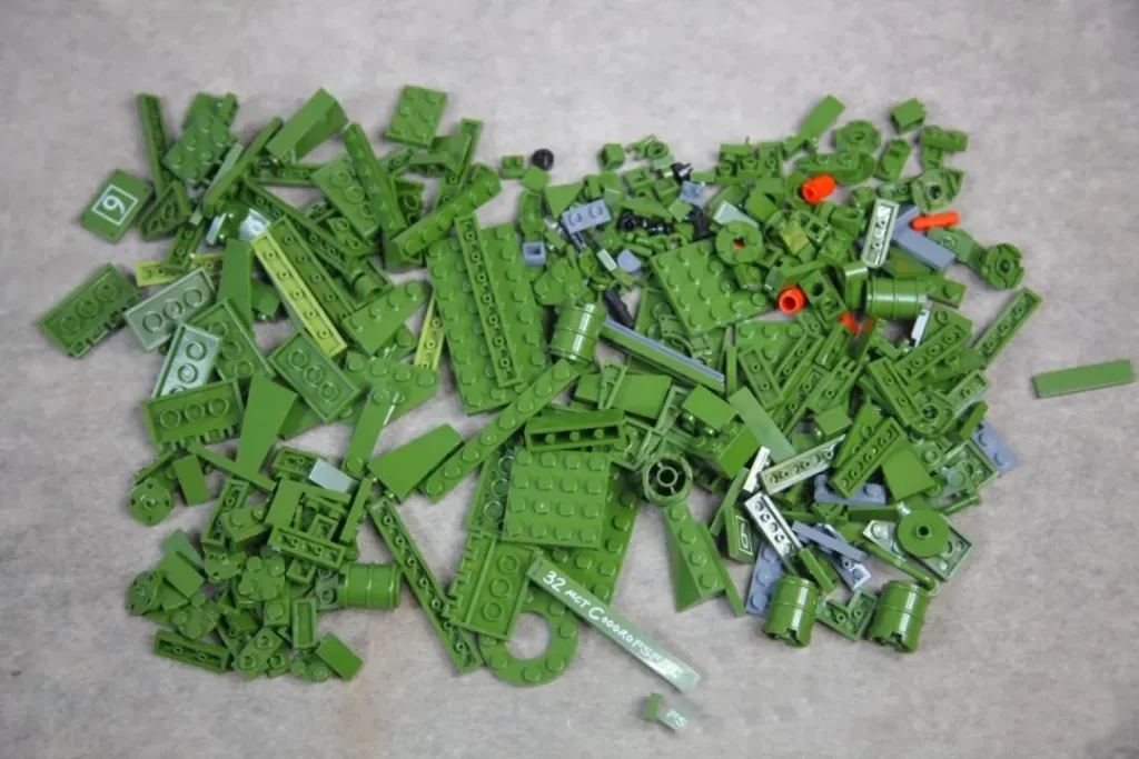 the elements in The Bag 4 of Panlos 632022 - SU 100 Tank Building Blocks,  photo 2 taked by Xiao Yu Jie 