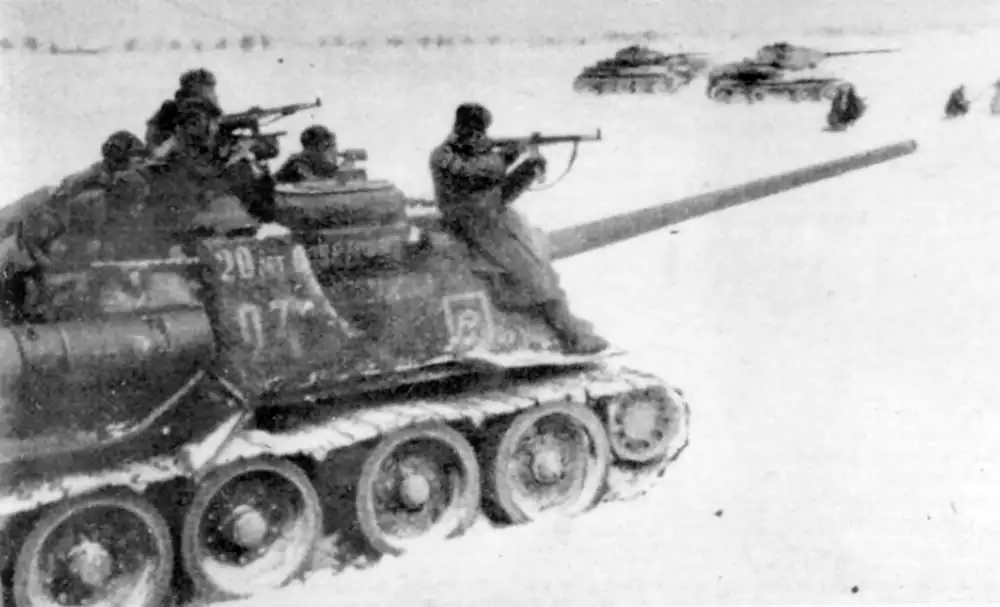 SU-100 and T-34-85 in action