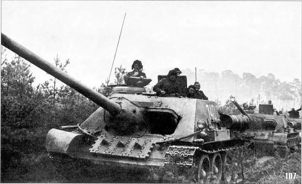 SU 100 tank in the World War 2