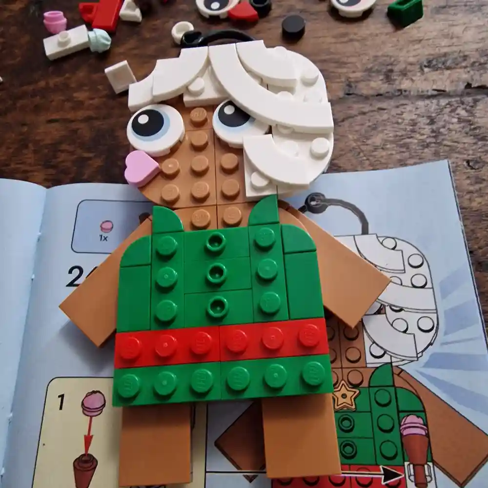 The Gingerbread Lady of LEGO 40642 Gingerbread Ornaments photo 2 taked by angelofdeathWHV