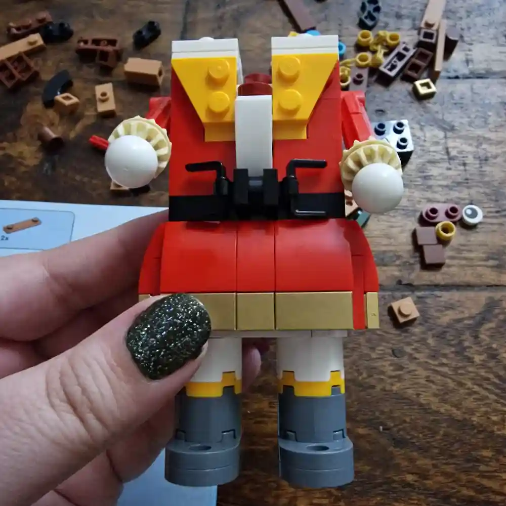 The Legs and Belt Buckle of LEGO 40640 Nutcracker, photo 2 taked by angelofdeathWHV