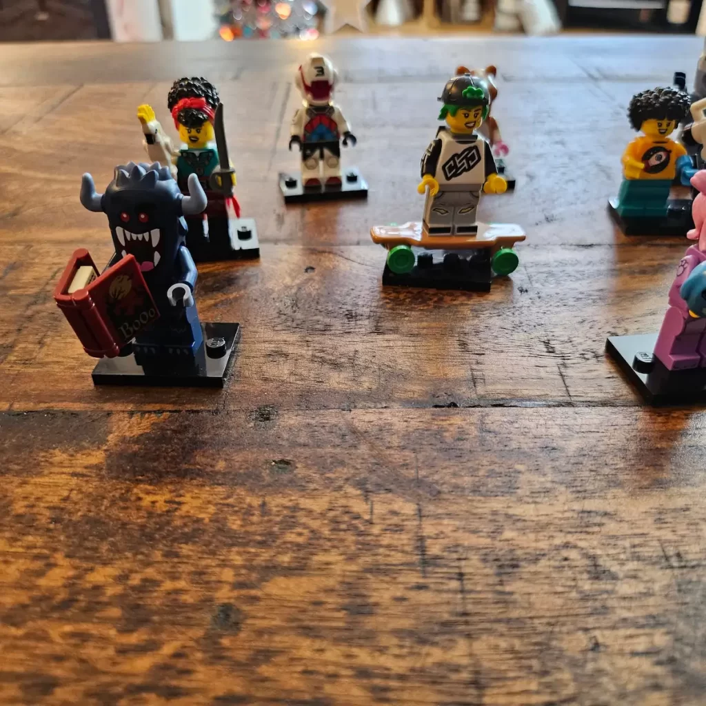 LEGO 71048 Minifigures Series 27 Reviewed by angelofdeathWHV 3