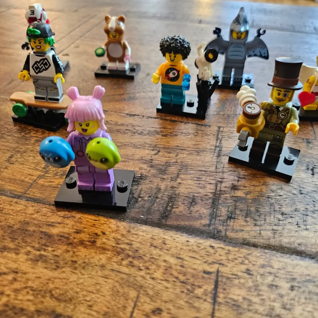 LEGO 71048 Minifigures Series 27 Reviewed by angelofdeathWHV 6