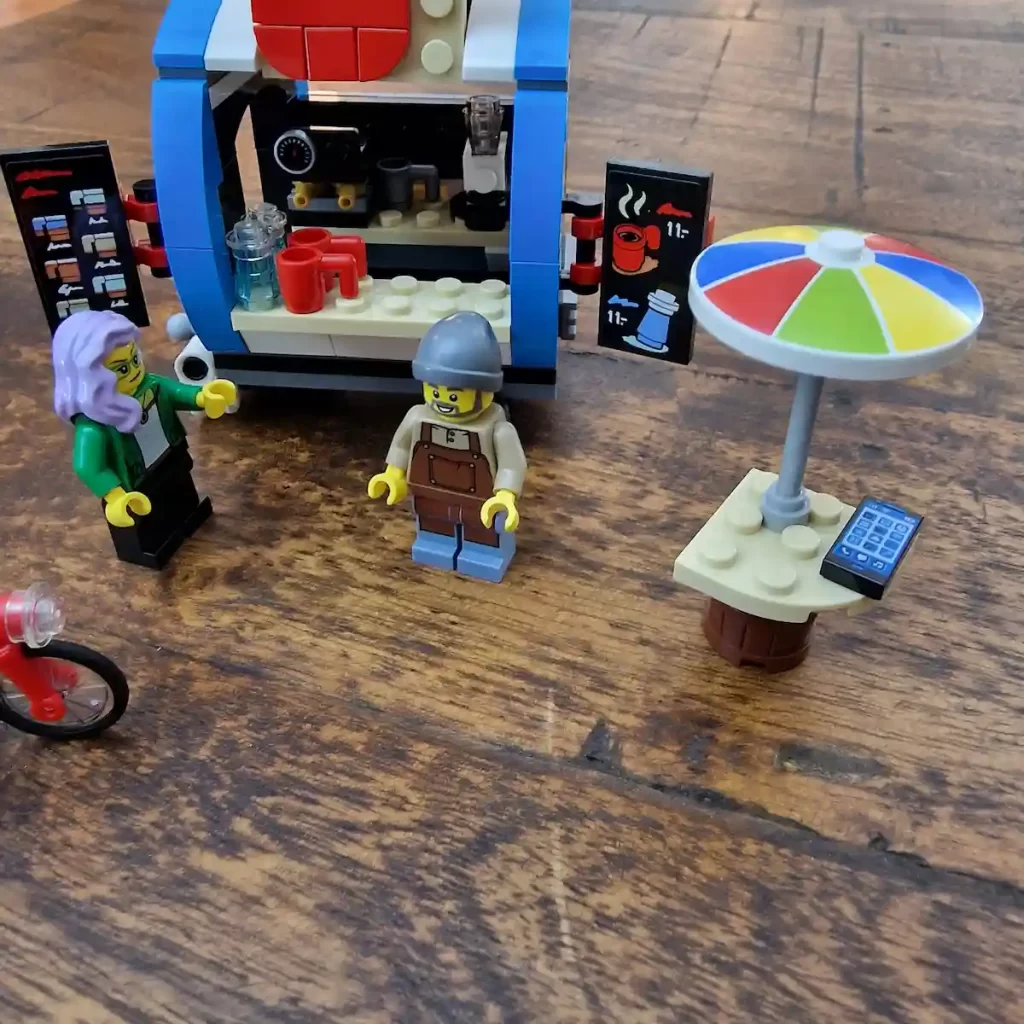 LEGO Creator 40488 Coffee Cart reviewed by angelofdeathWHV 5
