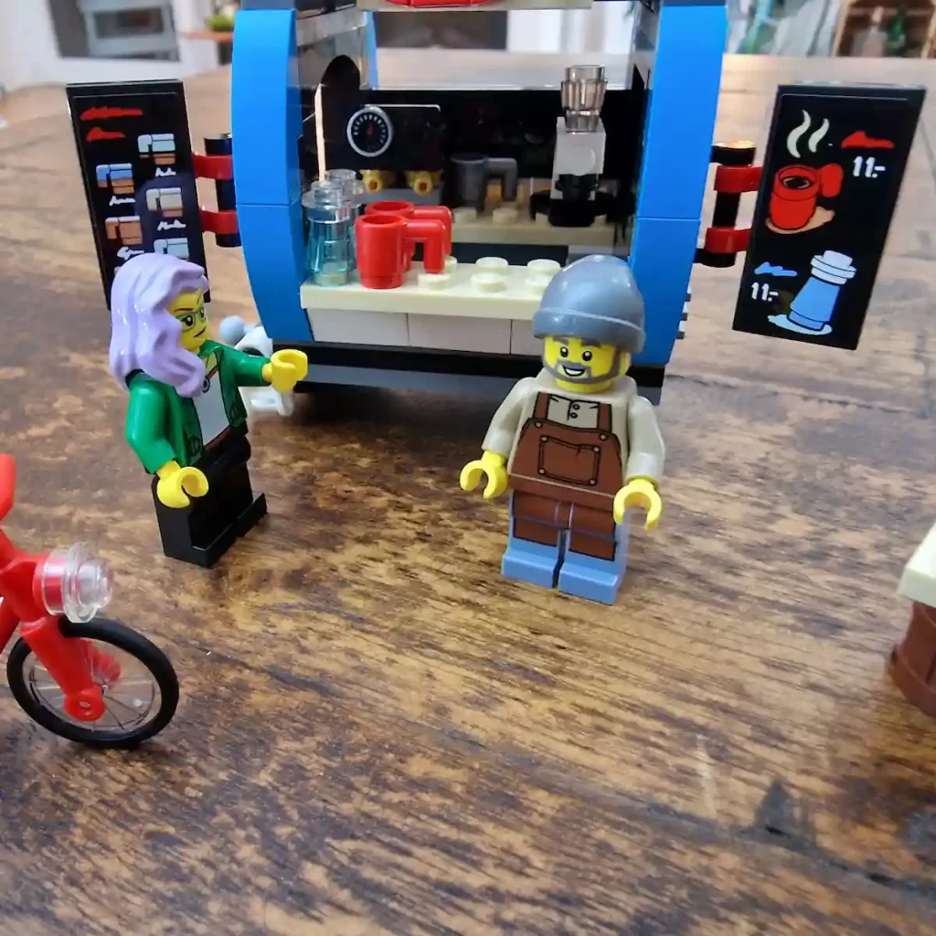 LEGO Creator 40488 Coffee Cart reviewed by angelofdeathWHV 6