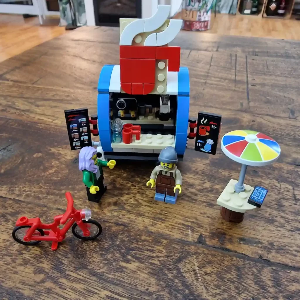 LEGO Creator 40488 Coffee Cart reviewed by angelofdeathWHV 7