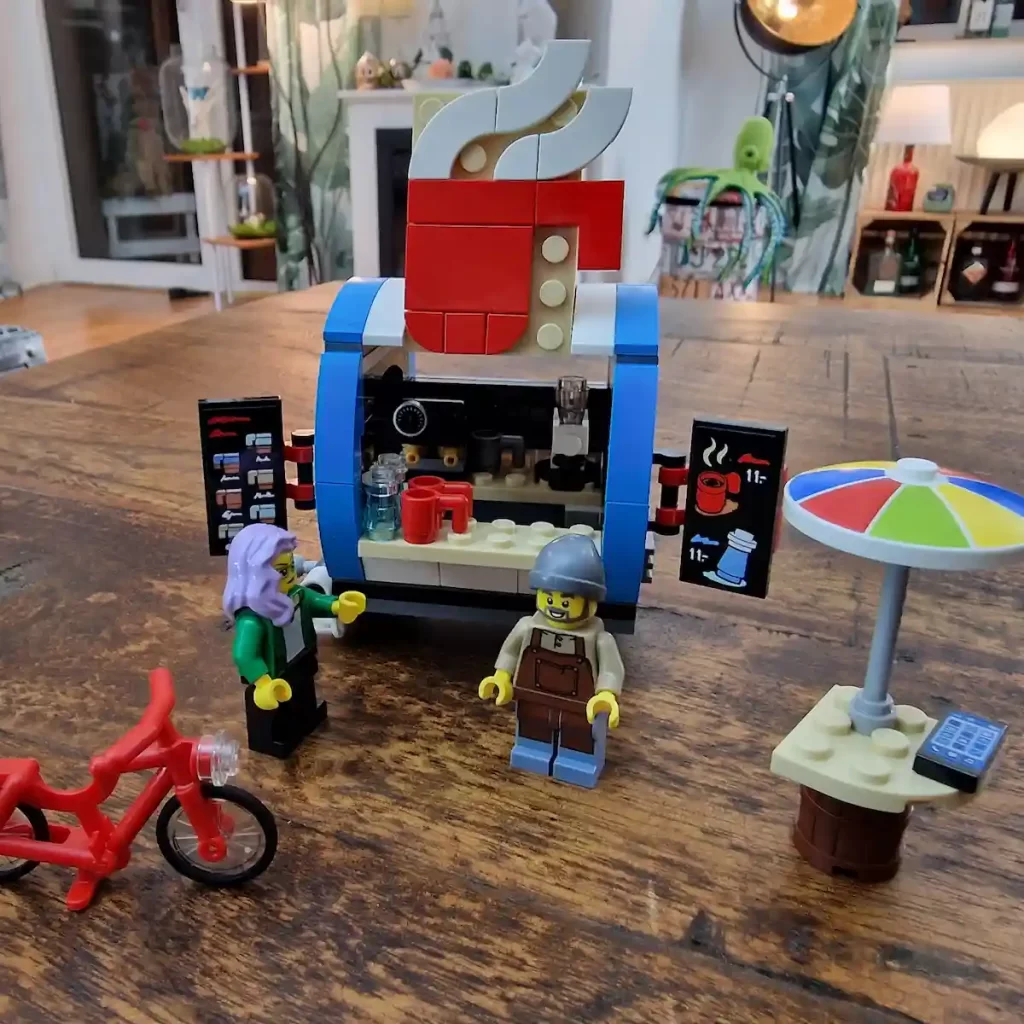 LEGO Creator 40488 Coffee Cart reviewed by angelofdeathWHV 9