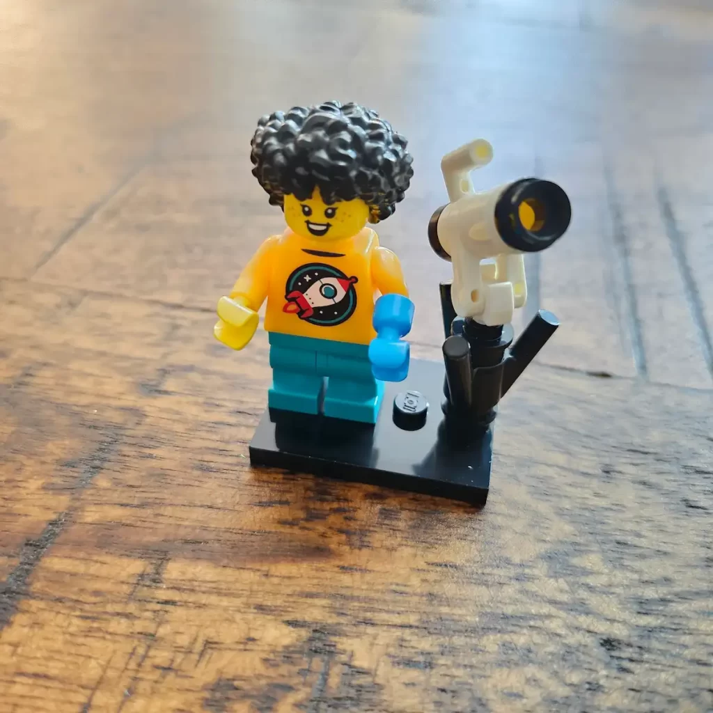 the Astronomer Kid of LEGO 71048 Minifigures Series 27 Reviewed by angelofdeathWHV