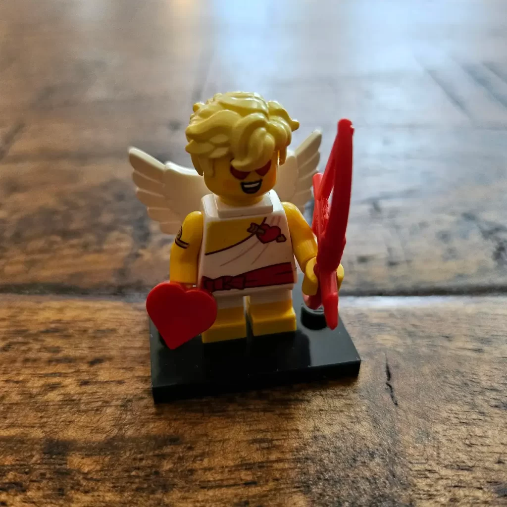 the Cupid of LEGO 71048 Minifigures Series 27 Reviewed by angelofdeathWHV 2